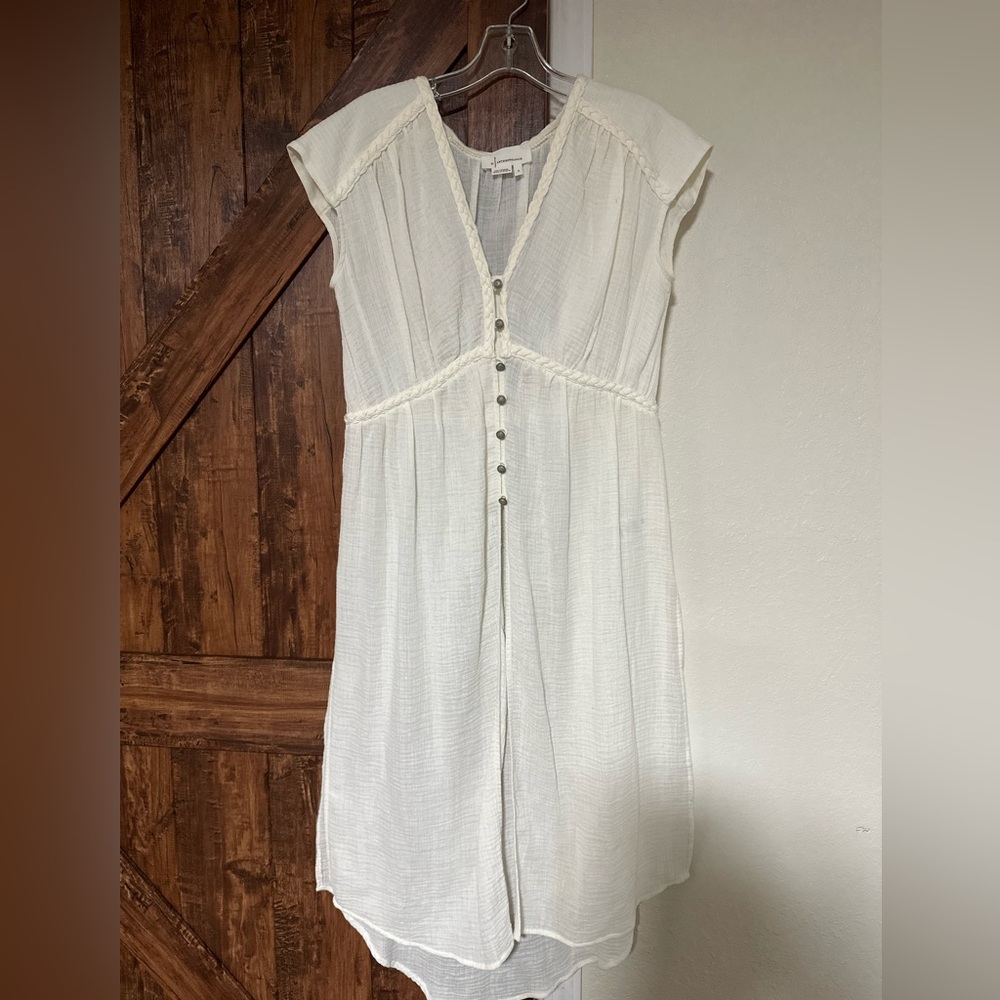 Anthropologie Ivory Textured Tunic button down. 100% Cotton. Size Small